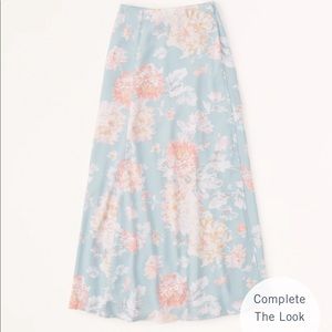BRNAD NEW W TAGS: A&F Elevated Flowy Maxi Skirt